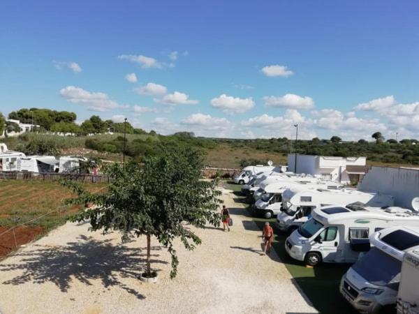 Sosta Camper La Specchia Hotel San Pietro in Bevagna Kültér fotó