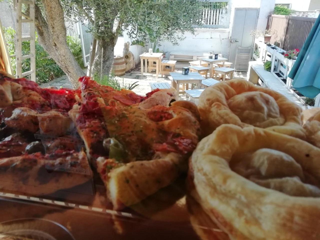 Sosta Camper La Specchia Hotel San Pietro in Bevagna Kültér fotó